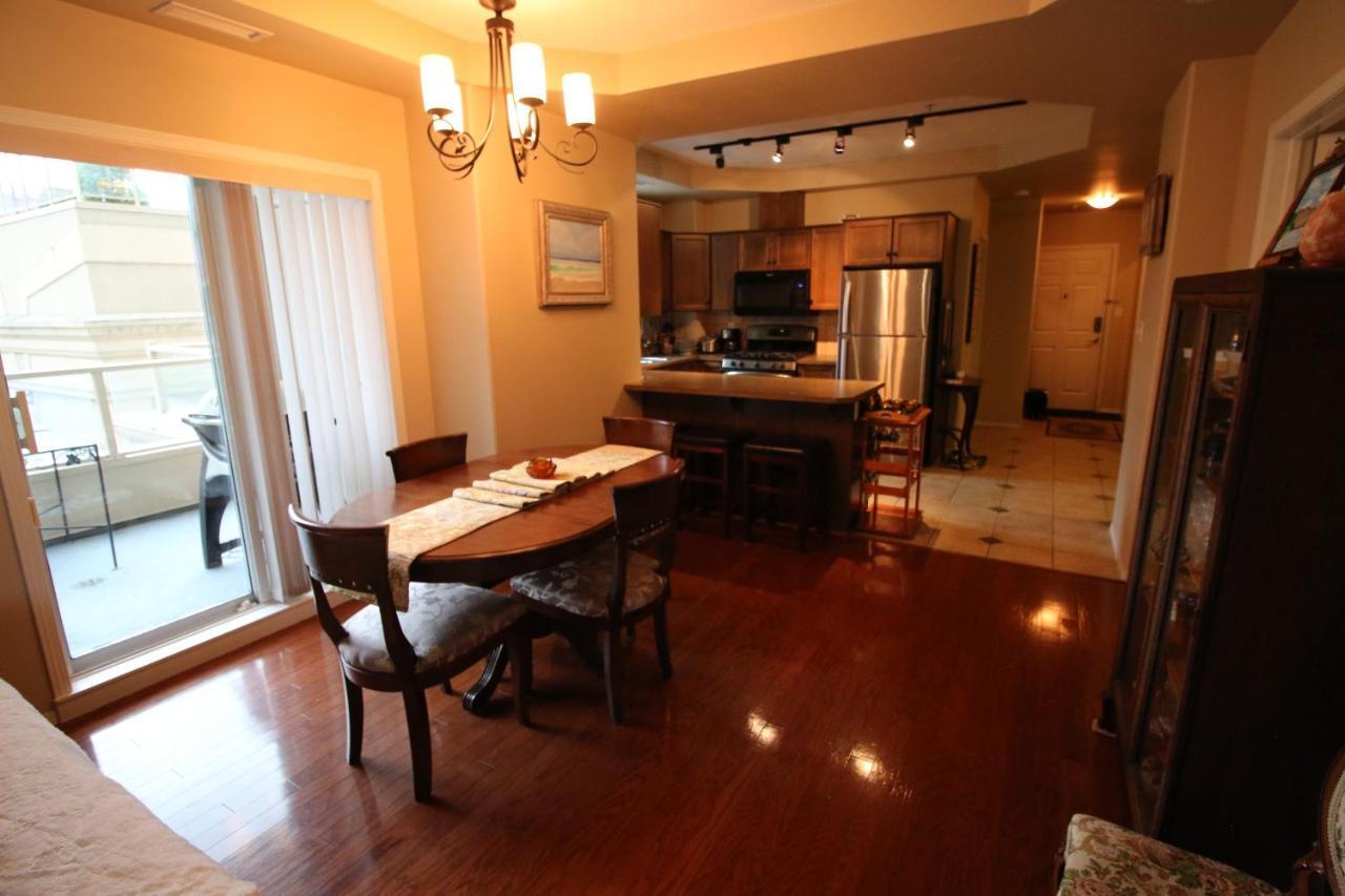 Sunset Waterfront Resort By Discover Kelowna Resort Accommodations Екстер'єр фото