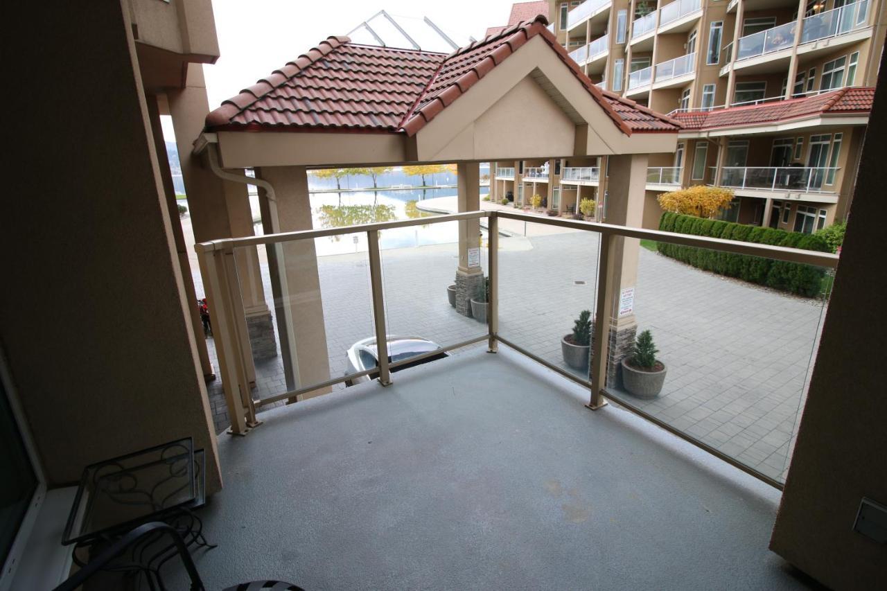 Sunset Waterfront Resort By Discover Kelowna Resort Accommodations Екстер'єр фото