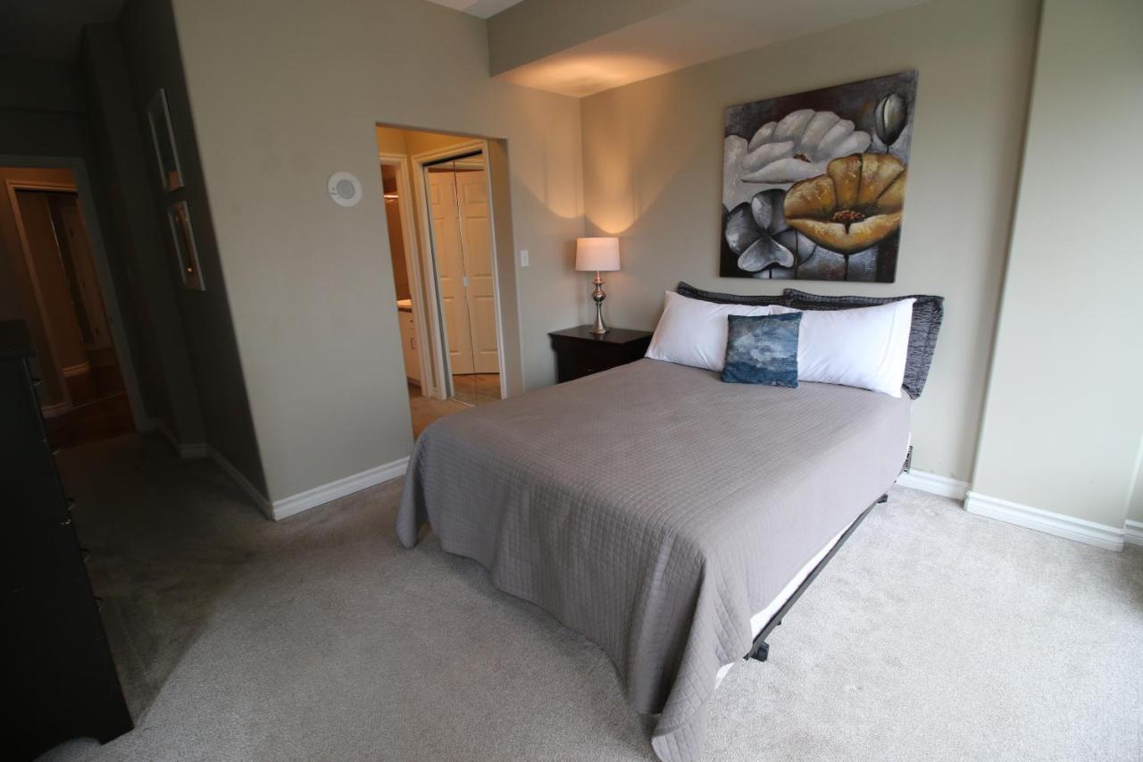 Sunset Waterfront Resort By Discover Kelowna Resort Accommodations Екстер'єр фото