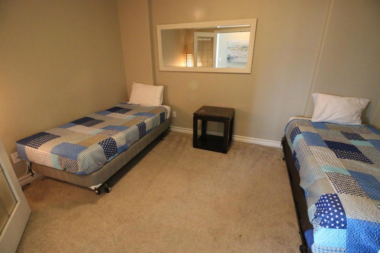 Sunset Waterfront Resort By Discover Kelowna Resort Accommodations Екстер'єр фото