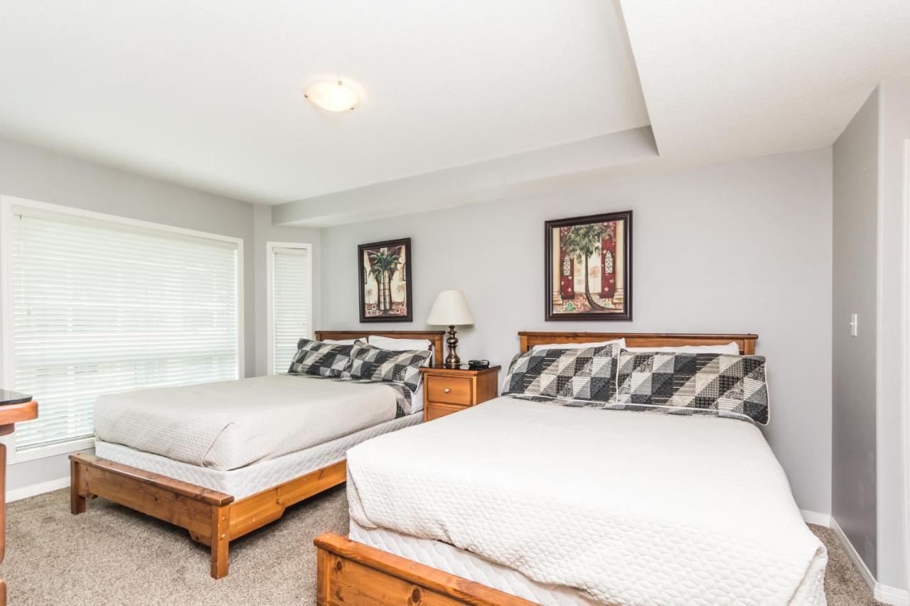 Sunset Waterfront Resort By Discover Kelowna Resort Accommodations Екстер'єр фото
