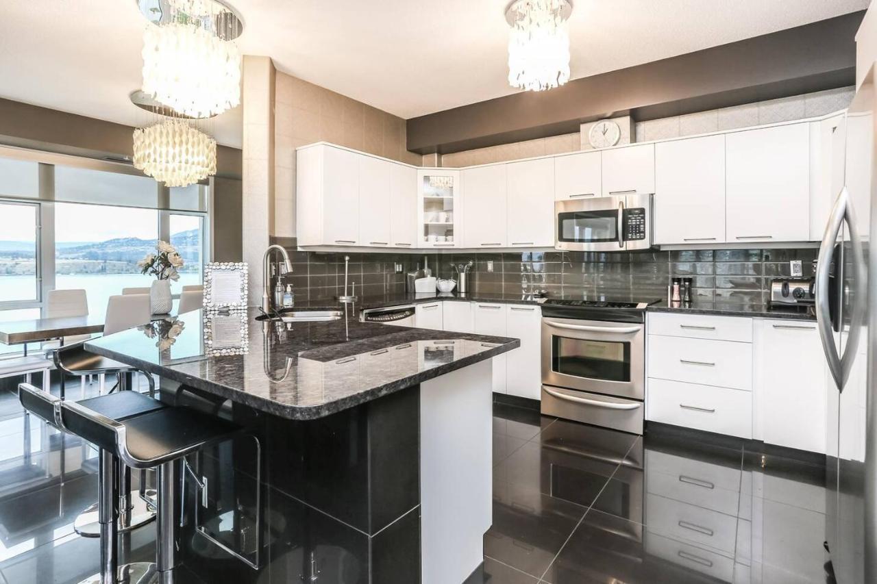 Sunset Waterfront Resort By Discover Kelowna Resort Accommodations Екстер'єр фото