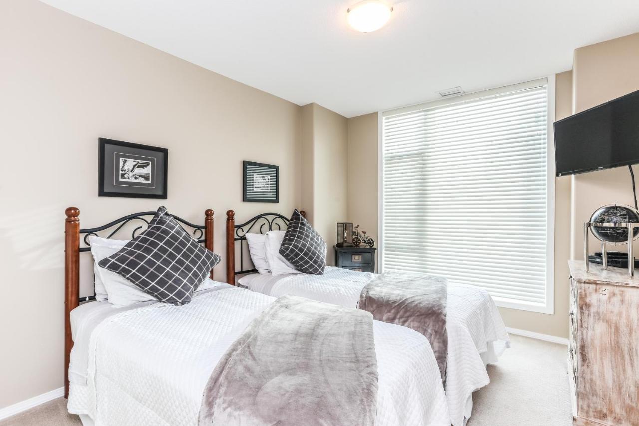 Sunset Waterfront Resort By Discover Kelowna Resort Accommodations Екстер'єр фото