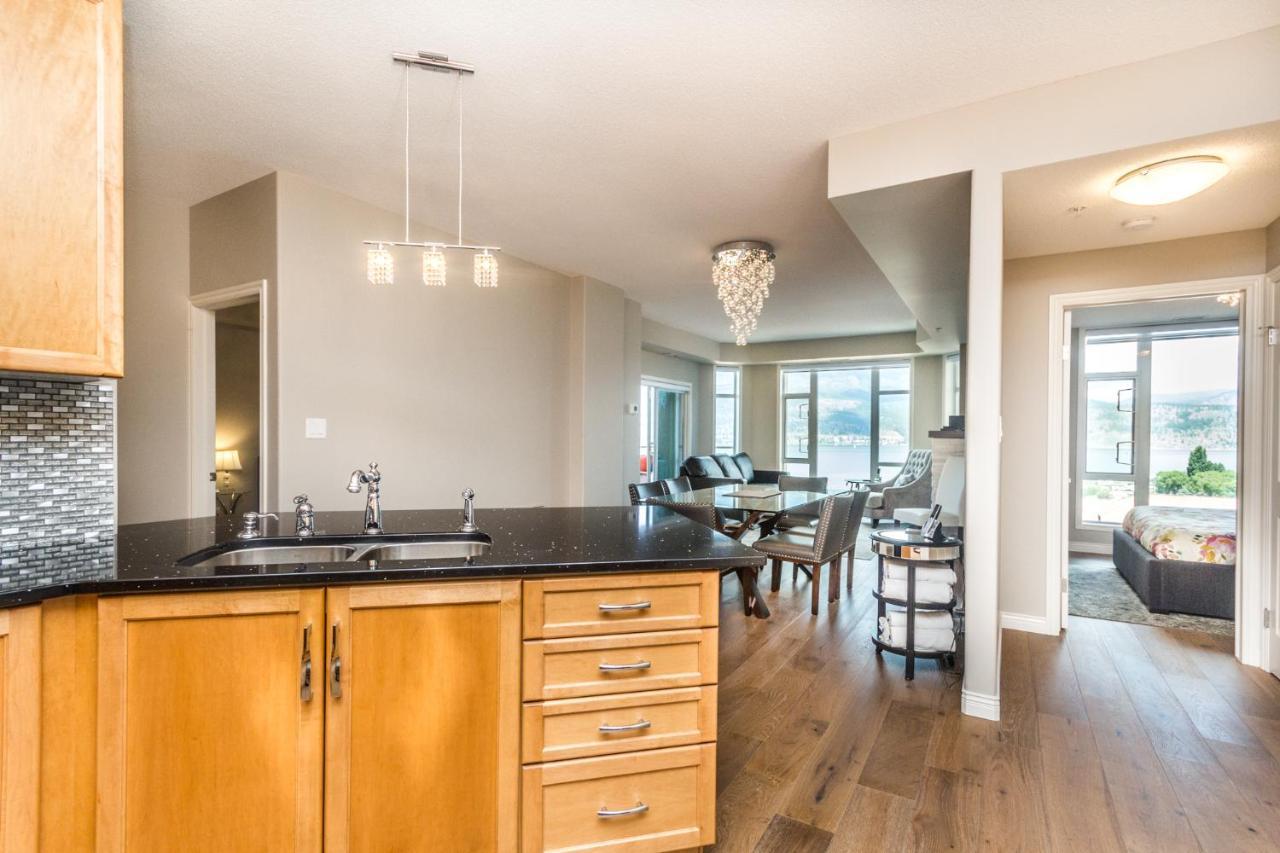 Sunset Waterfront Resort By Discover Kelowna Resort Accommodations Екстер'єр фото