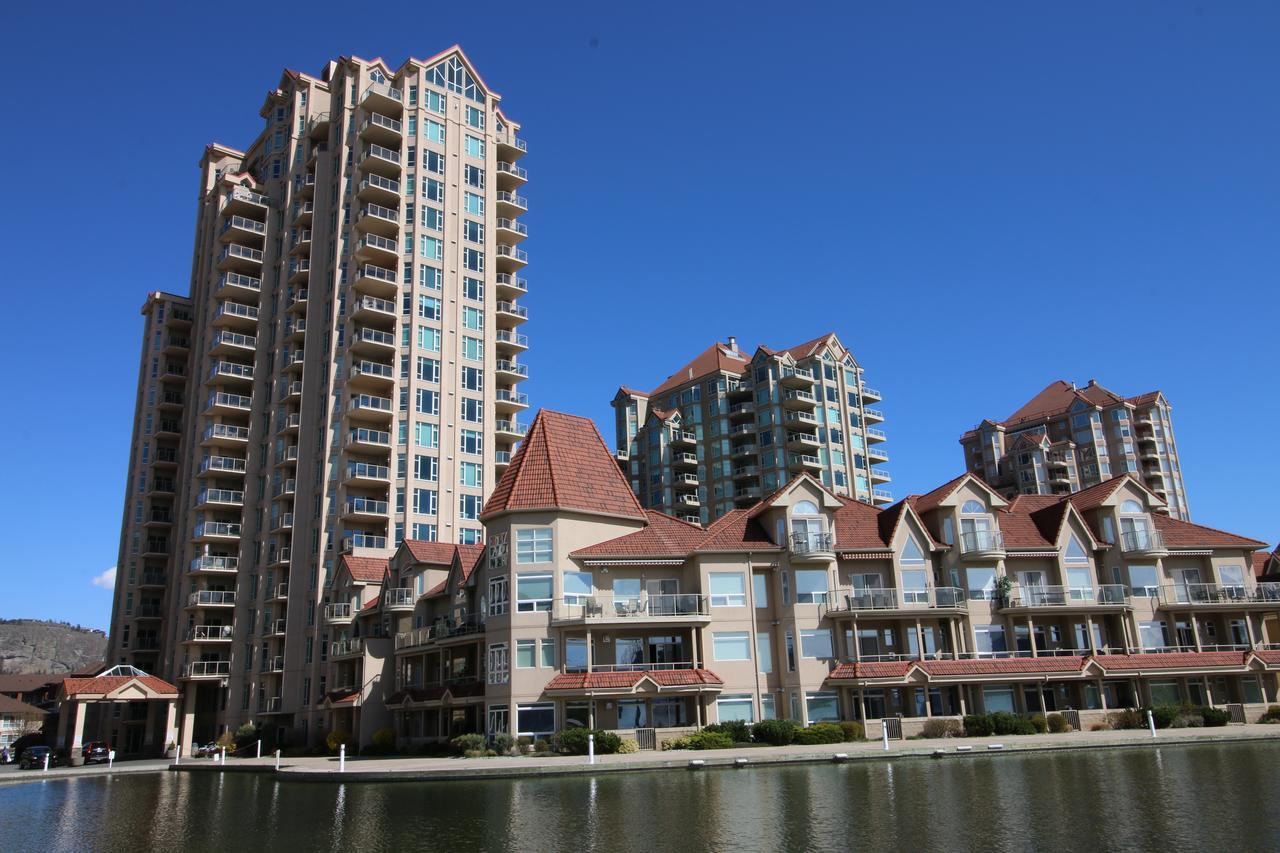 Sunset Waterfront Resort By Discover Kelowna Resort Accommodations Екстер'єр фото