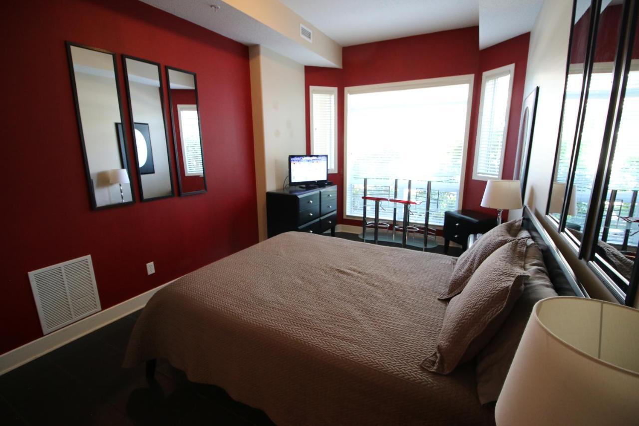 Sunset Waterfront Resort By Discover Kelowna Resort Accommodations Екстер'єр фото